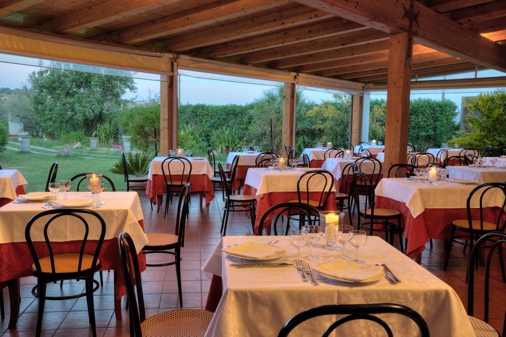 Agriturismo Biologico Corte Aragonese Santa Maria di Licodia Exterior photo