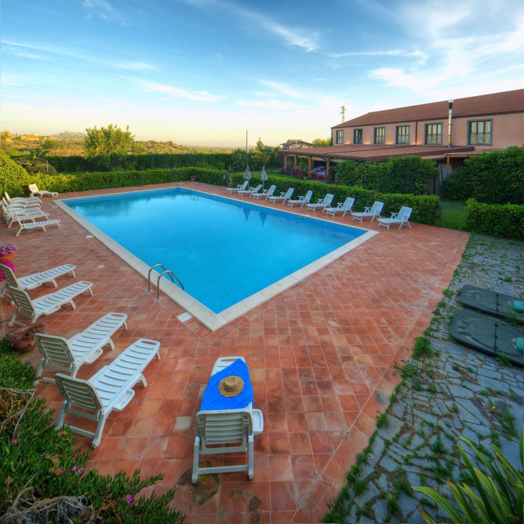 Agriturismo Biologico Corte Aragonese Santa Maria di Licodia Exterior photo