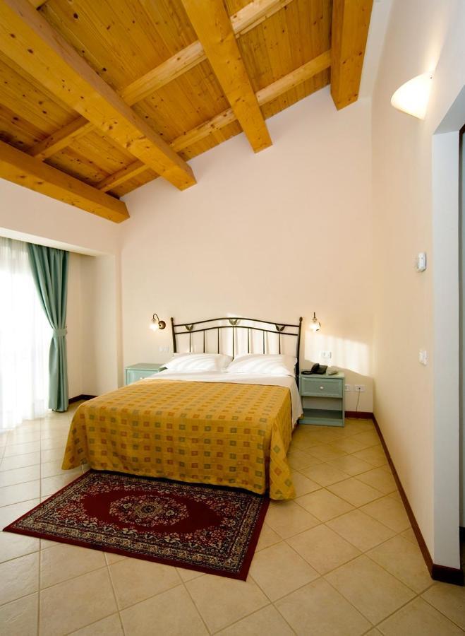 Agriturismo Biologico Corte Aragonese Santa Maria di Licodia Exterior photo